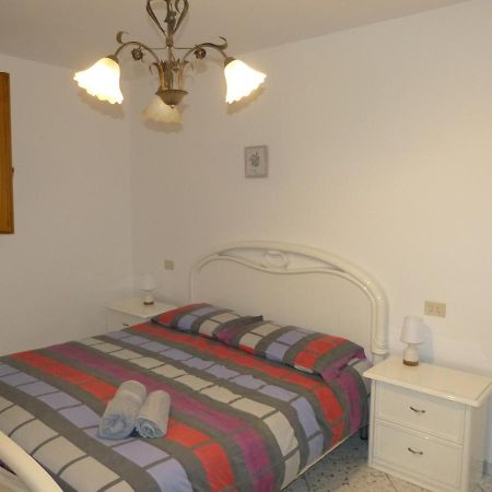 Casa Vacanze Vincenzo E Rosanna Castro  ภายนอก รูปภาพ